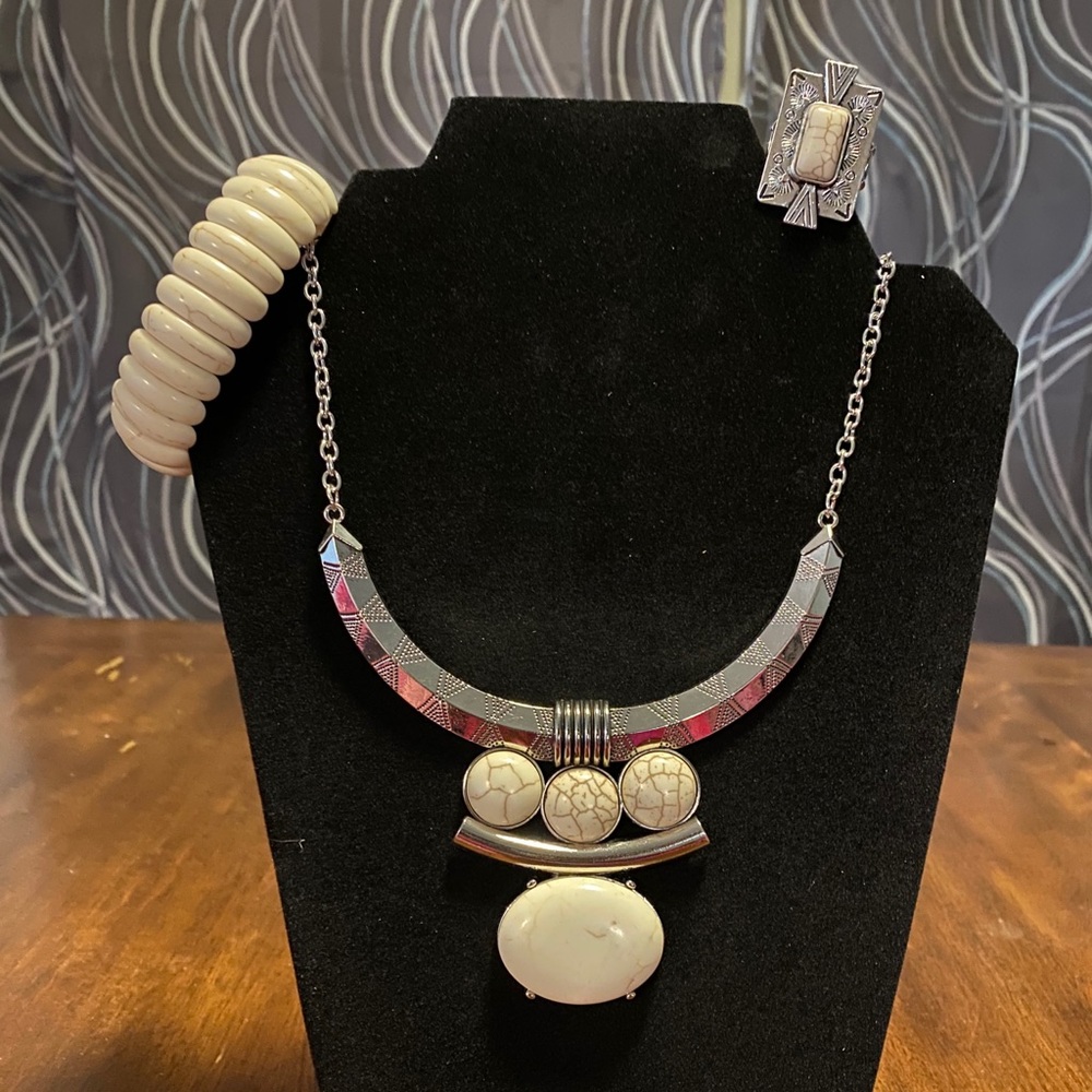 Off white and silver set